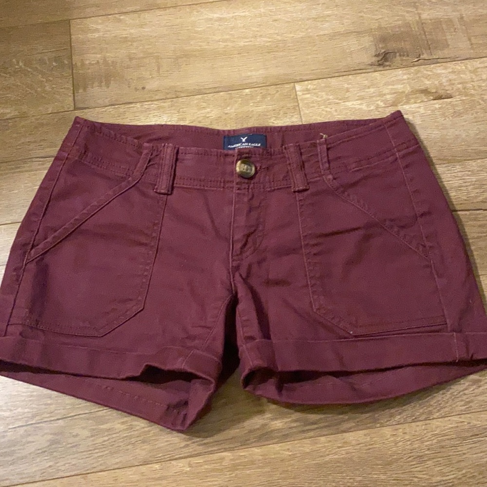 American Eagle stretch maroon shorts
